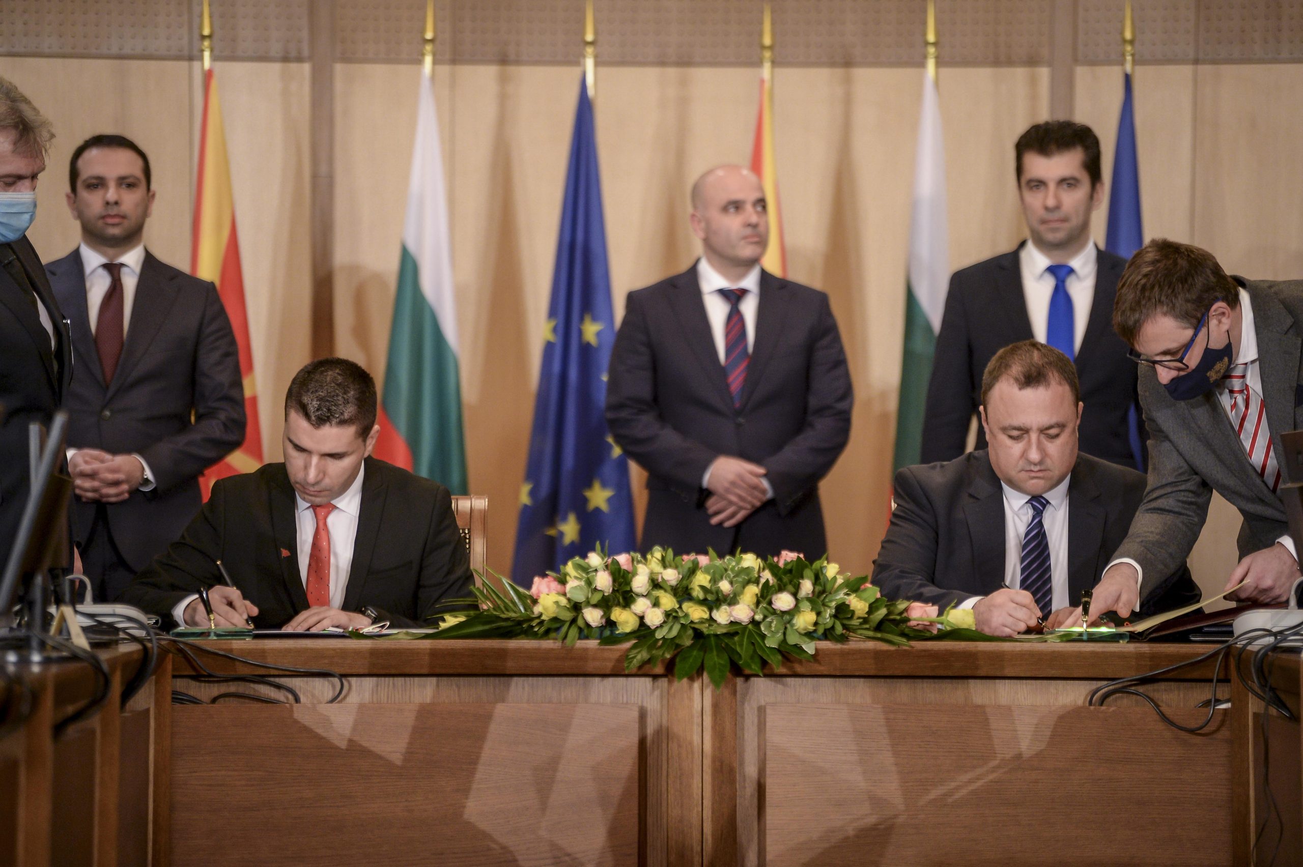 Претставници на Владите на Северна Македонија и Бугарија потпишаа неколку меморандуми за разбирање и декларации за соработка
