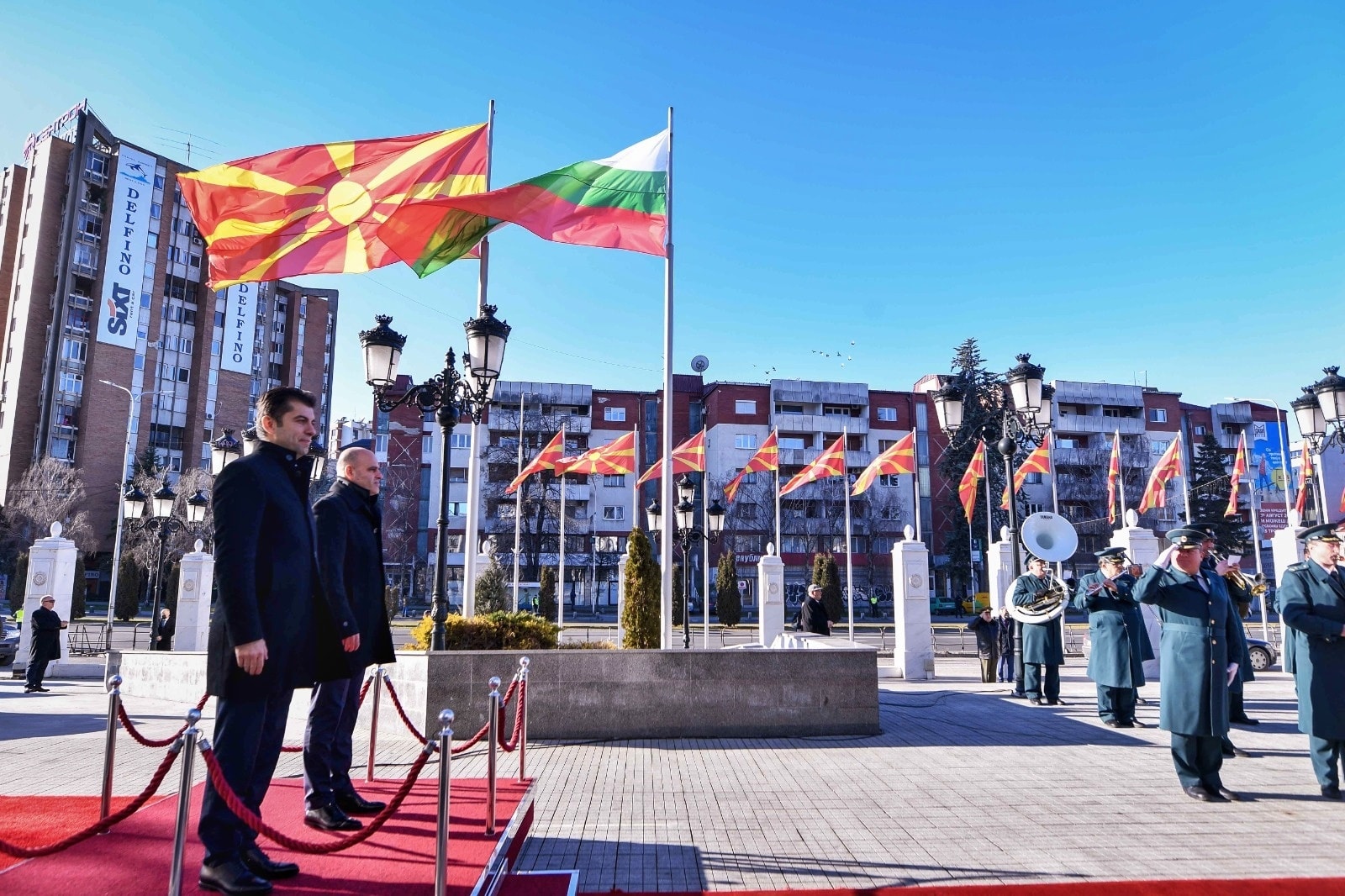 Владата најостро ги демантира тенденциозните невистини за наводно отстапување од протоколот за изведување химни