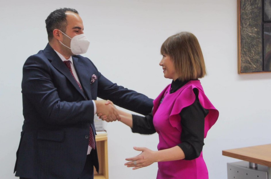 Шаќири ја презеде од Царовска функцијата министер за образование и наука