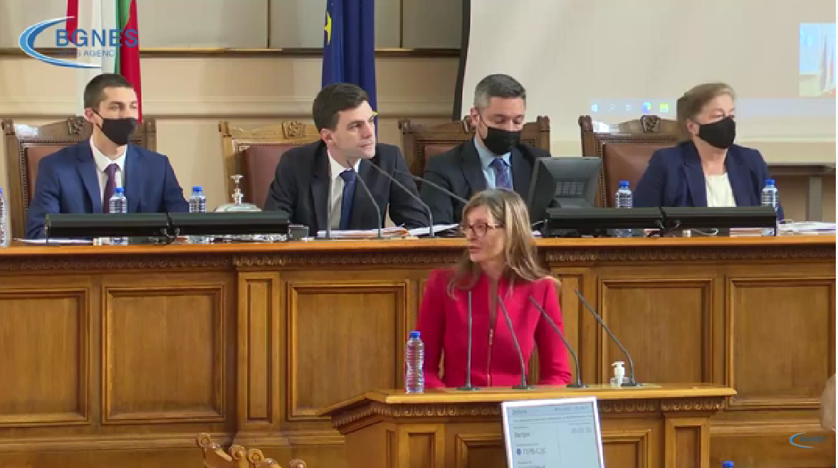 „Намалете малку со ентузијазмот, ќе ја кренете рампата многу високо“ – Захариева: Само за Коридорот 8 се потпишани три меморандуми