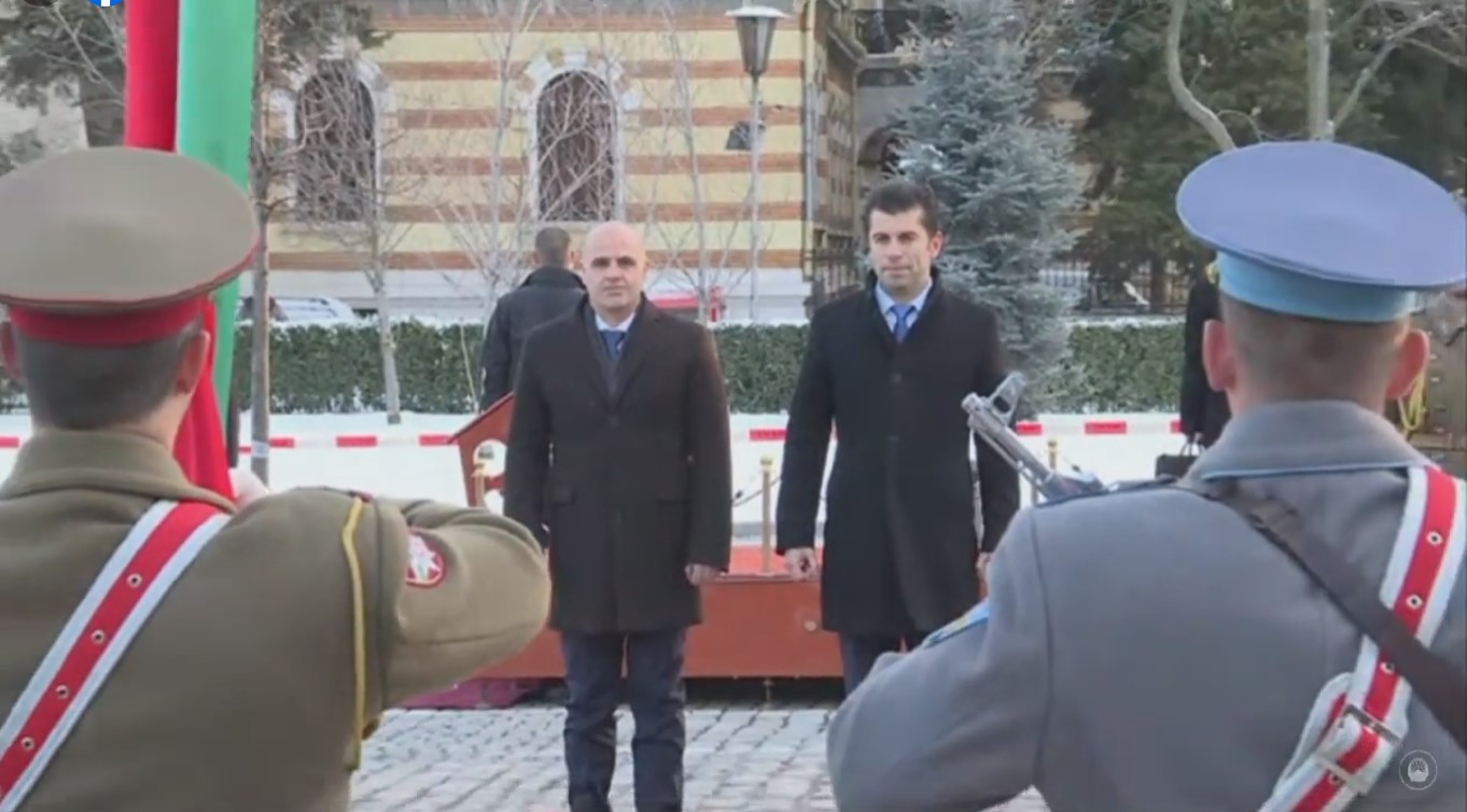 Ковачевски пристигна во Софија – пречекан со највисоки државни почести