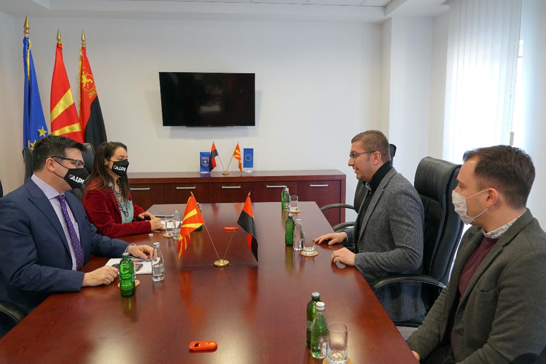 Претседателот Мицкоски на средба со новиот директор на ИРИ Крис Бренан
