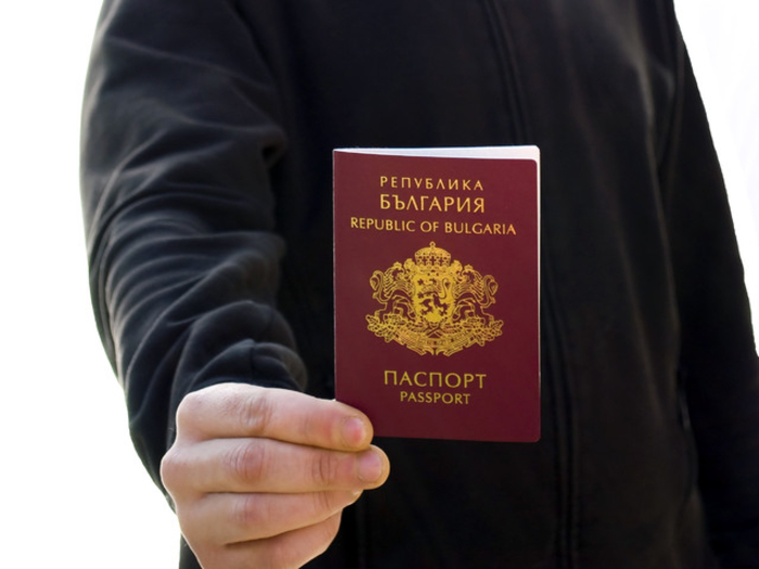 86.566 Македонци за 15 години извадиле бугарски пасош