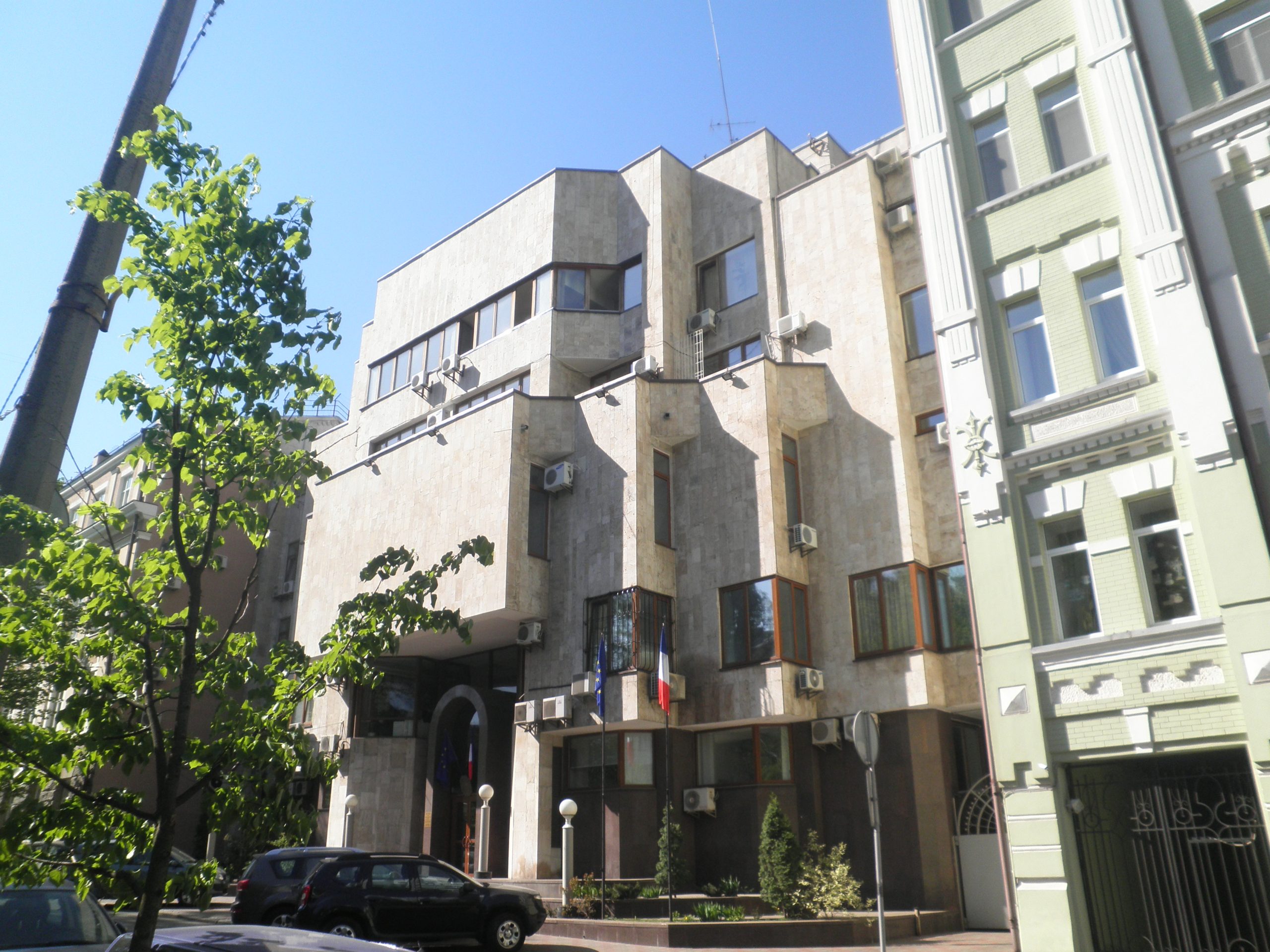 Франција ја преместува својата амбасада од Киев во Лавов, изјави министерот за надворешни работи