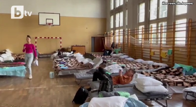 ВИДЕО: Полски пограничен град започна со прифаќање на бегалците од Украина