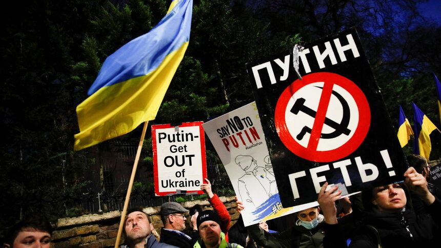 Украина прогласи вонредна состојба на еден месец