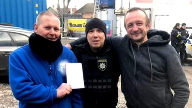 Две лица од Шкотска кои спасуваа бегалци откриваат: Руски војници не држеа под закана…