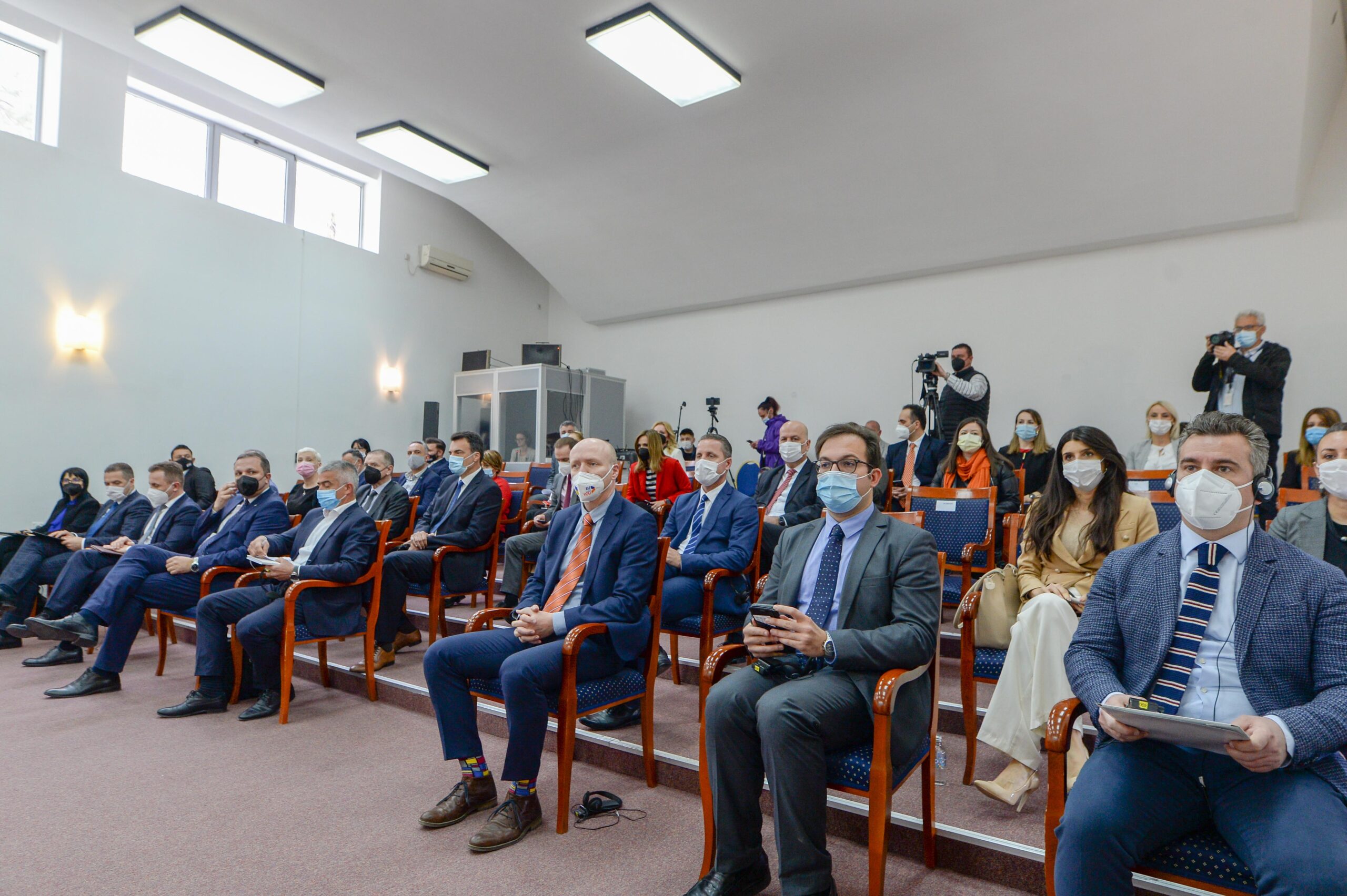 Владата со надлежните институции и јавниот сектор се договорија да ја превенираат и спречуваат онлајн радикализацијата
