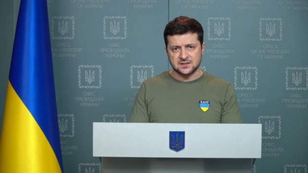 Зеленски: Целосно уништен цивилниот аеродром западно од Киев
