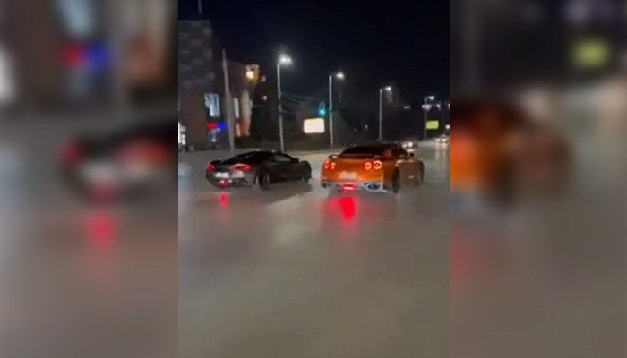 Трка со скапи автомобили на булевар заврши со несреќа (ВИДЕО)