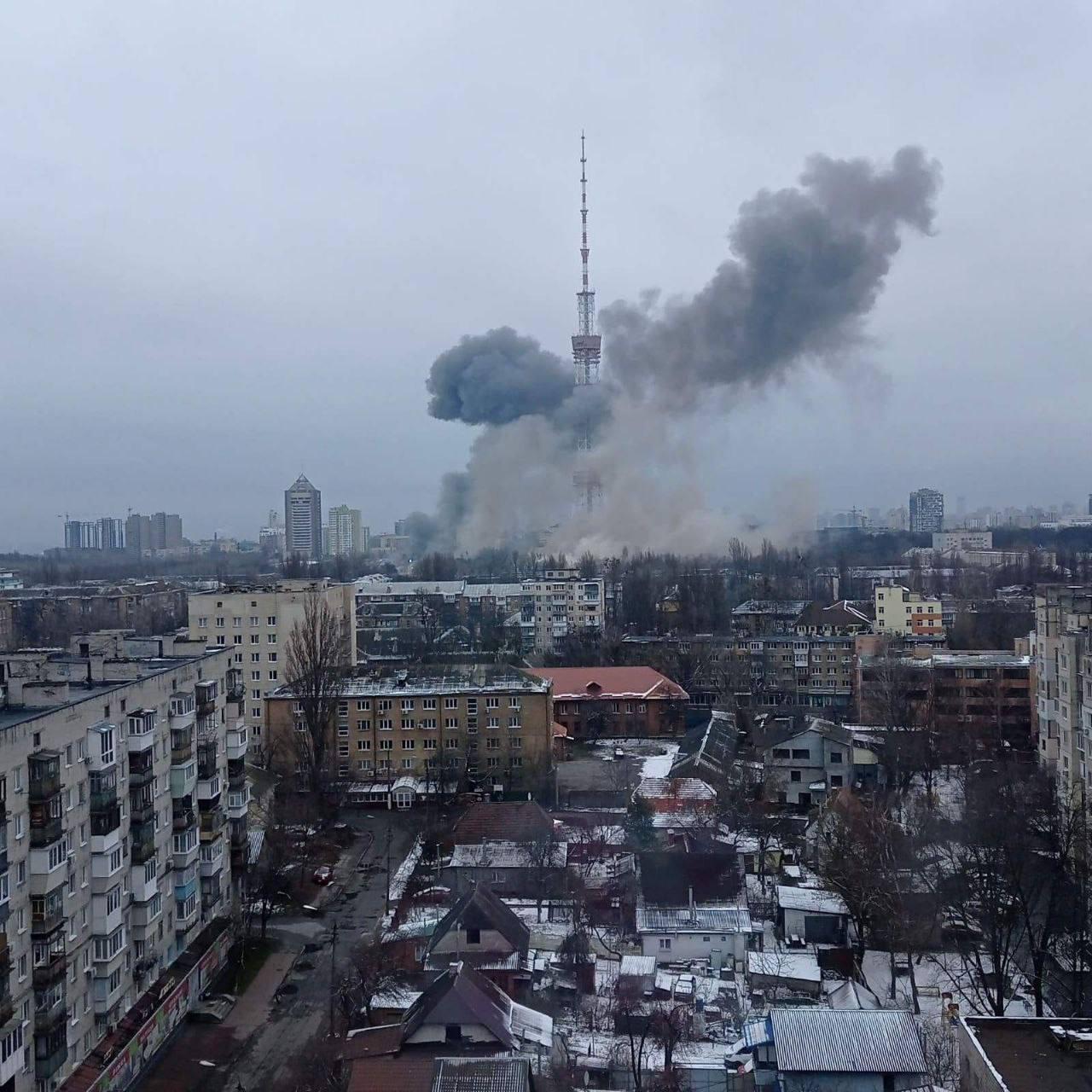 Најмалку 5 загинати во напади во близина на ТВ кулата во Киев, соопшти украинското Министерство за внатрешни работи
