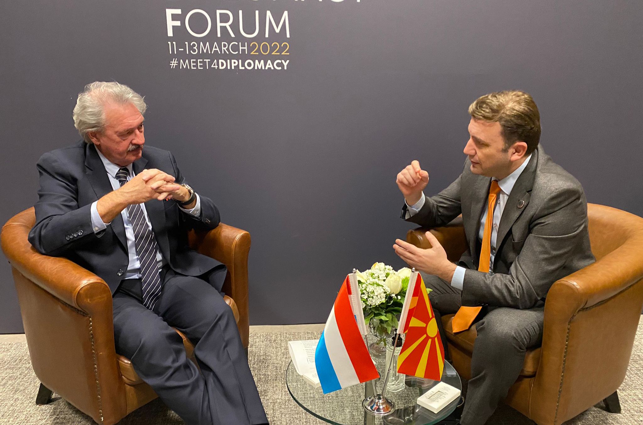 Османи на бројни билатерални средби на маргините на Анталија дипломатскиот форум