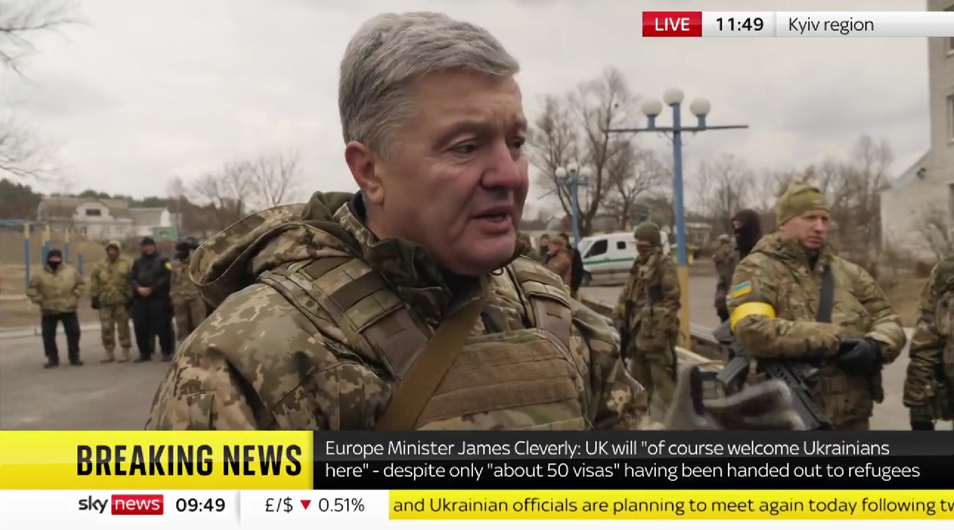 Поранешниот претседател на Украина облече воена униформа и порача: „Ве молам, не му верувајте на Путин!