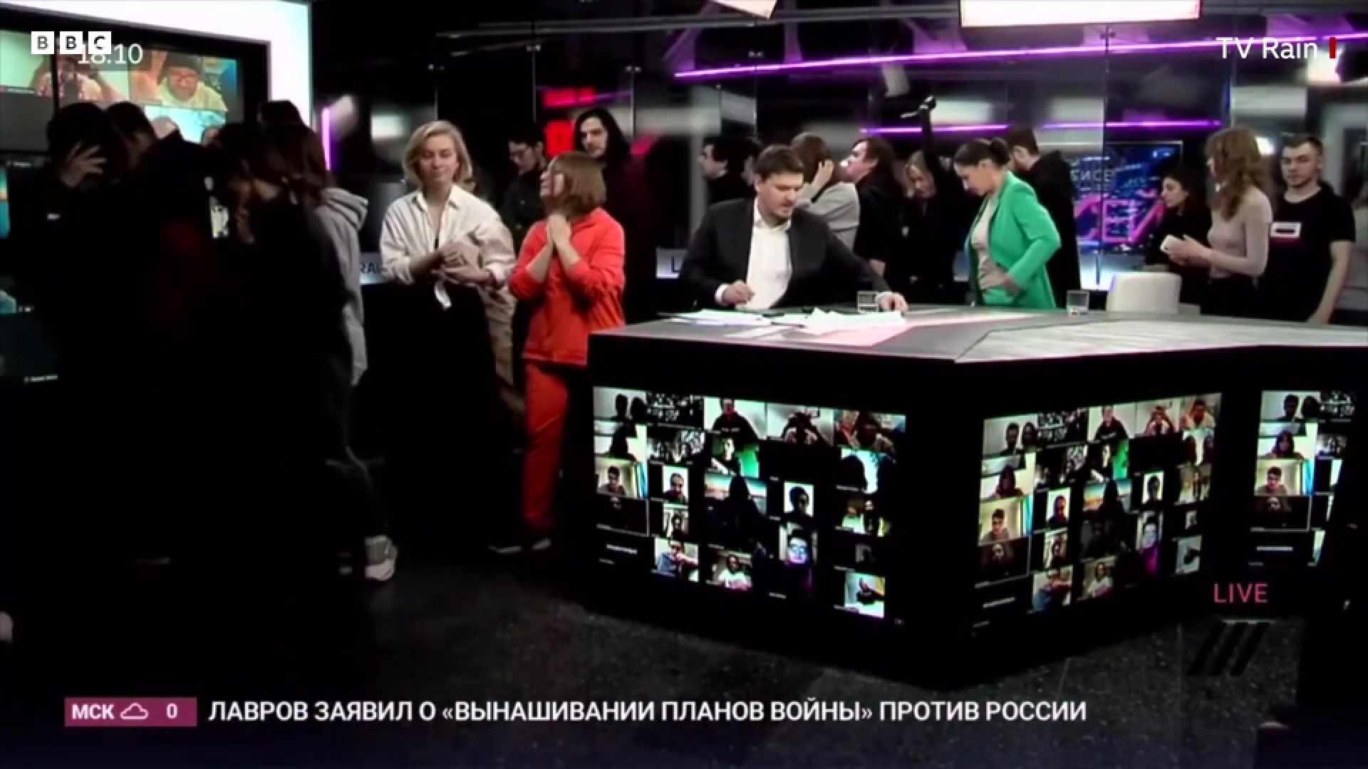 ВИДЕО: Последните независни руски вести, ТВ Дожд, престана да емитува програма откако беше под притисок за покривање на инвазијата