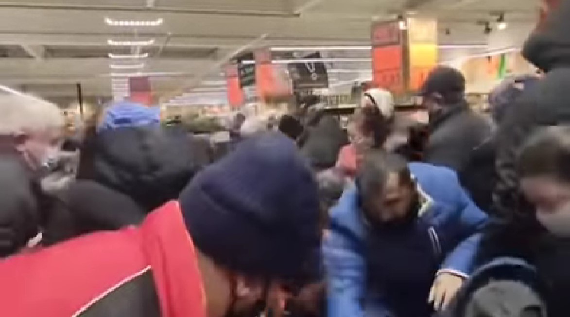 Позната причината за смртта на 77-годишниот маж, кој почина додека чекаше да купи масло