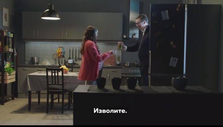 УРБЕНЕСНО ВИДЕО: Вучиќ буквално им излезе од фрижидер на граѓаните