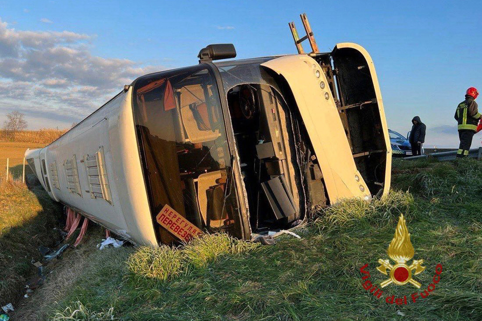 Автобус со околу 50 Украинци се преврте во Италија, при што еден загинат и неколку повредени