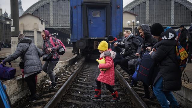 ЕУ: Се очекува 5 милиони луѓе да ја напуштат Украина