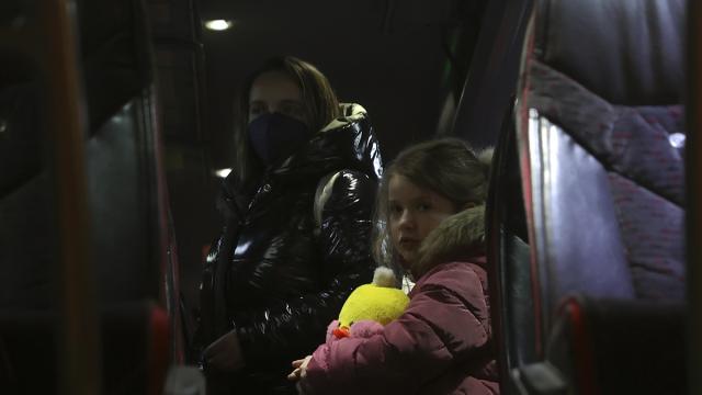 ОН: Најмалку 660.000 луѓе преминале од Украина во соседните земји