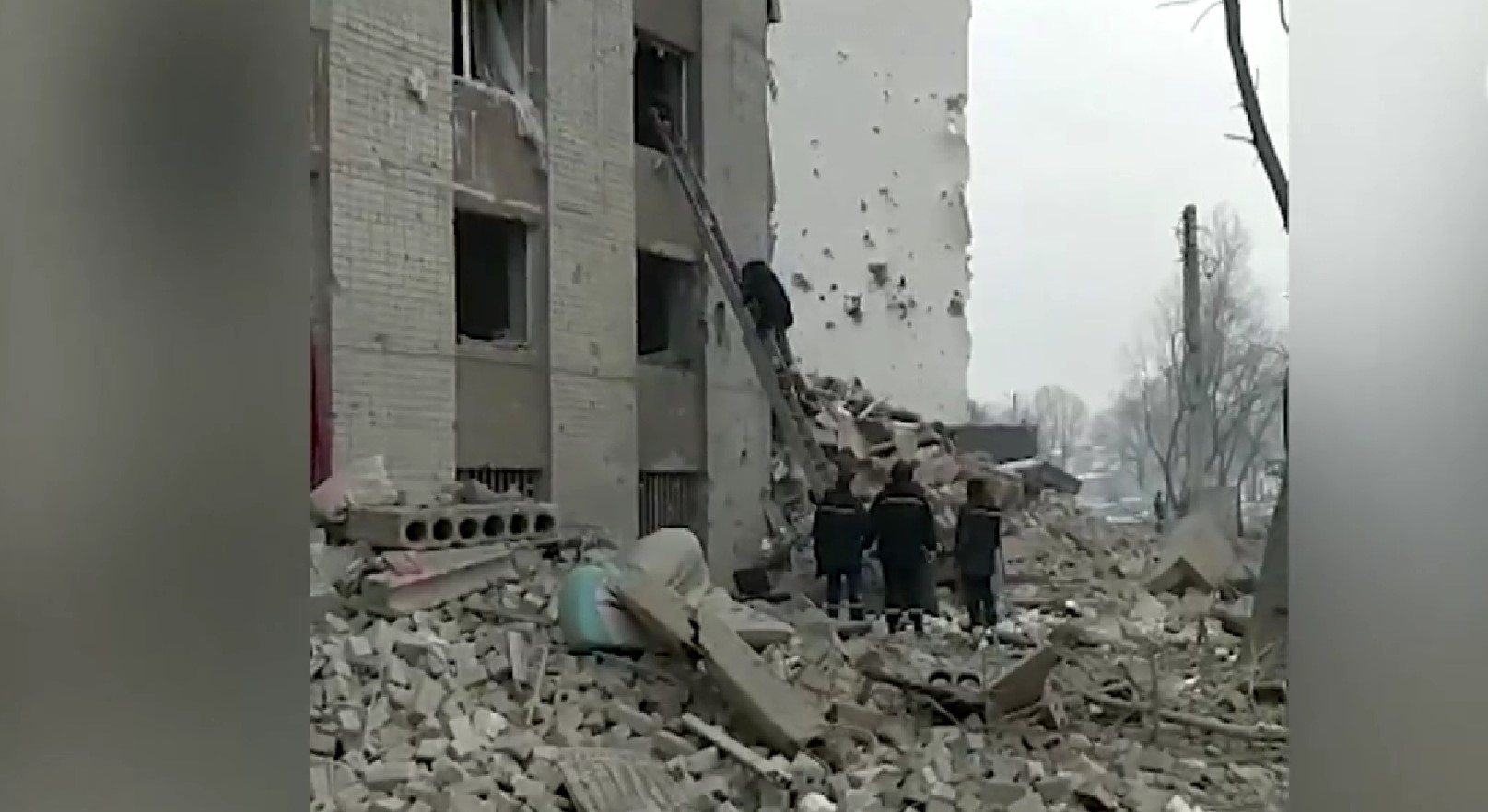 Воздушен напад уништи станбен блок во Чернихив
