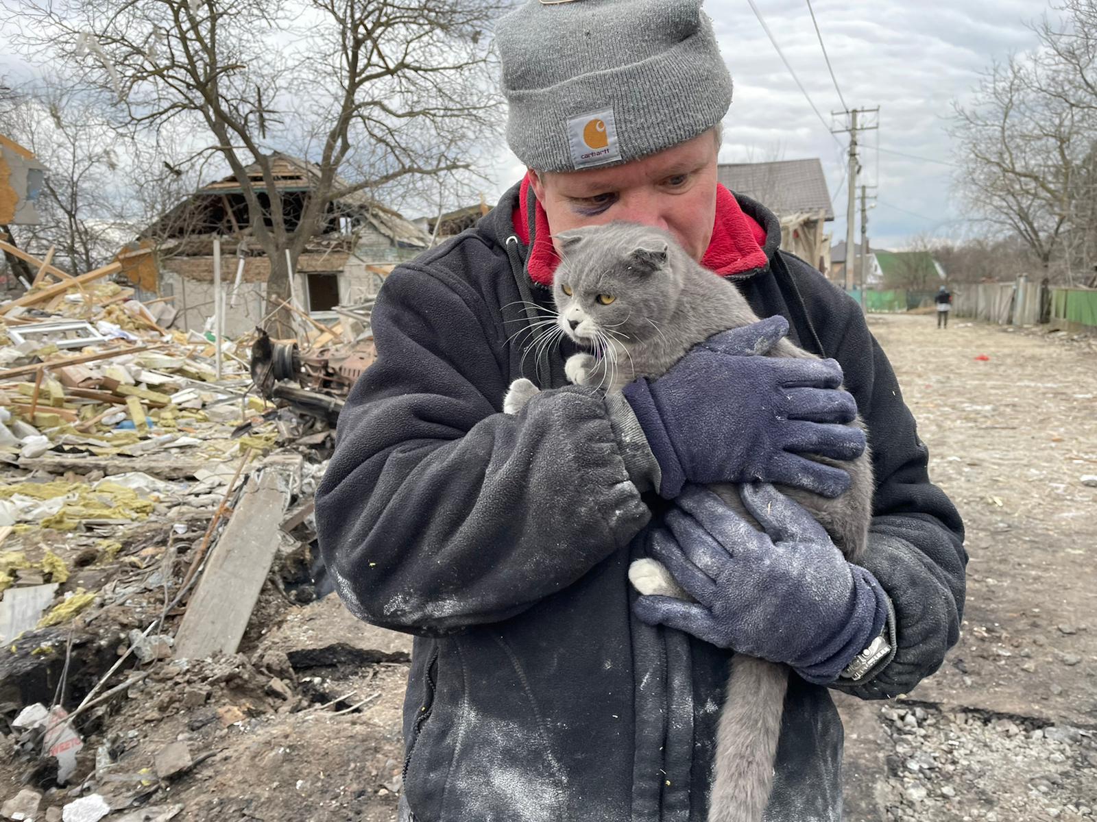 Напад на едно украинско село предизвикува незамислива човечка трагедија