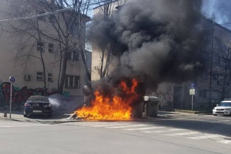 Запалени 8 контејнери – „Со ваквото несовесно постапување од страна на граѓаните се загрозува животната средина“