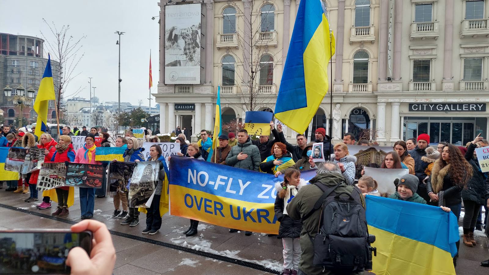 Украинците во Македонија побараа забранета зона за летови над Украина