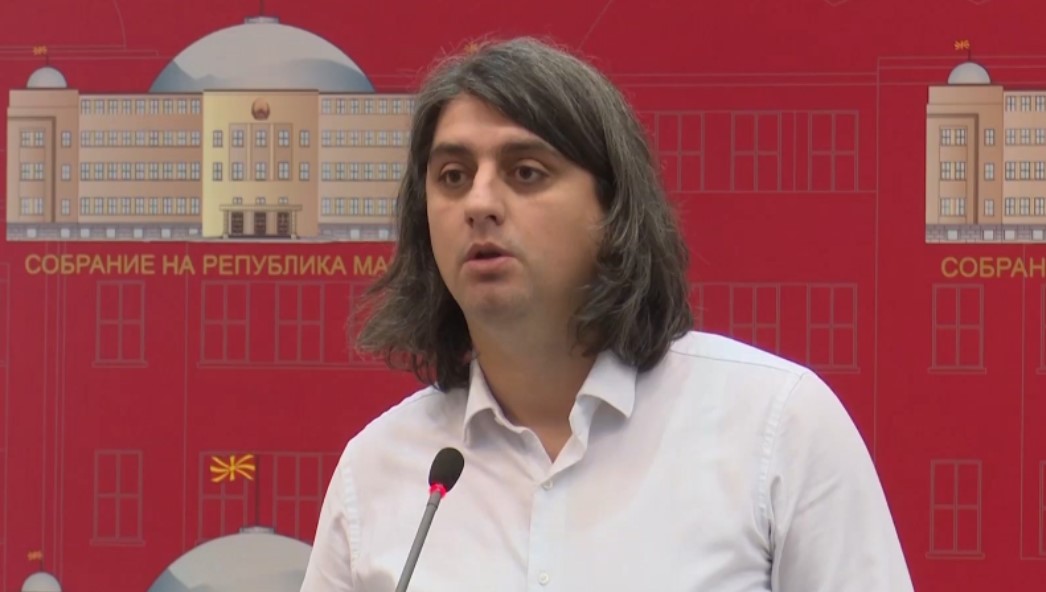 Зеќири оди во куќен притвор