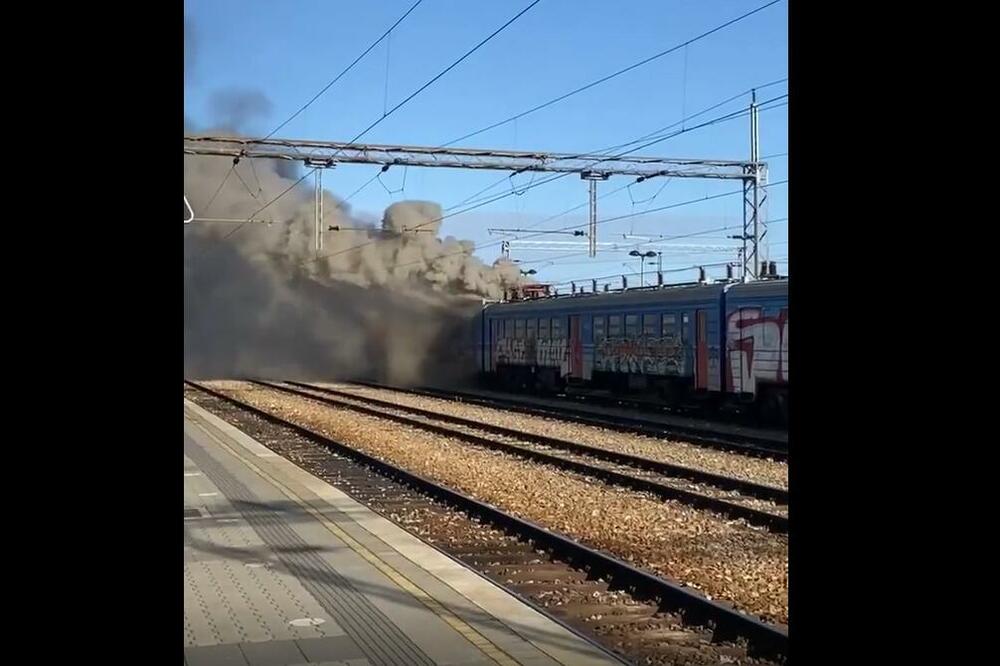 ПОЖАР ВО РОМАНИЈА, ГОРЕШЕ ВОЗ: Евакуирани десетици патници, меѓу нив и деца!