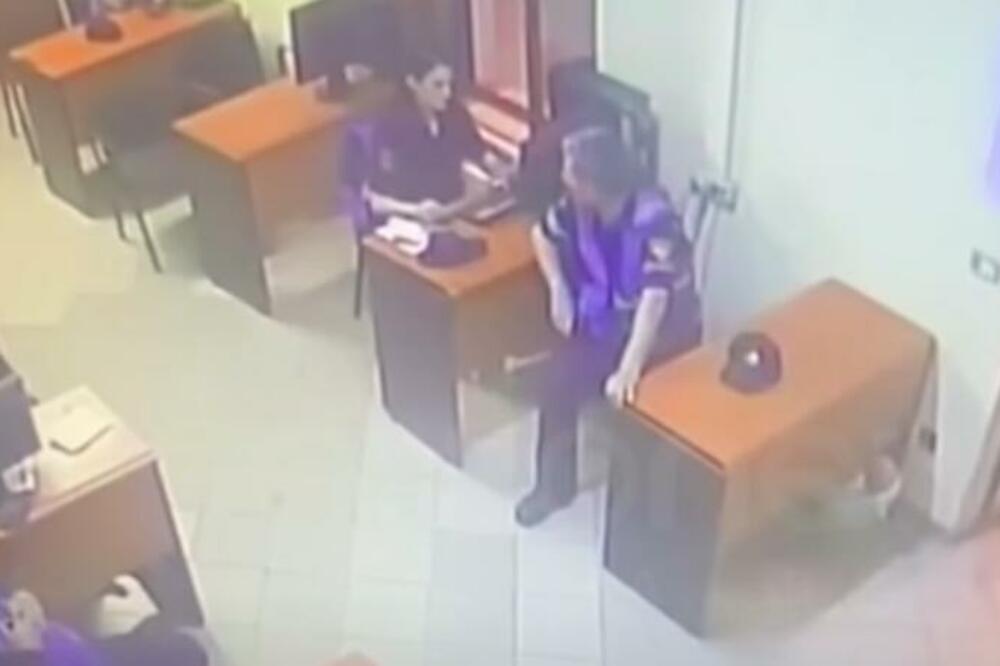 СЕ ПОЈАВИ ВИДЕО! Полицаец во Албанија ладнокрвно уби свој колега
