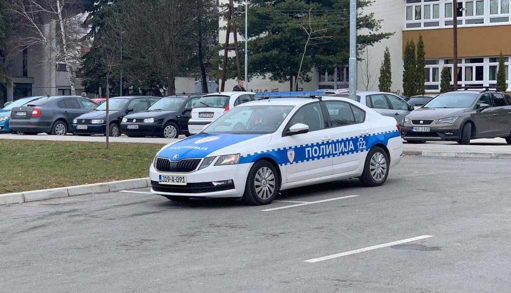 Закани за бомби и во училиштата во Сараево