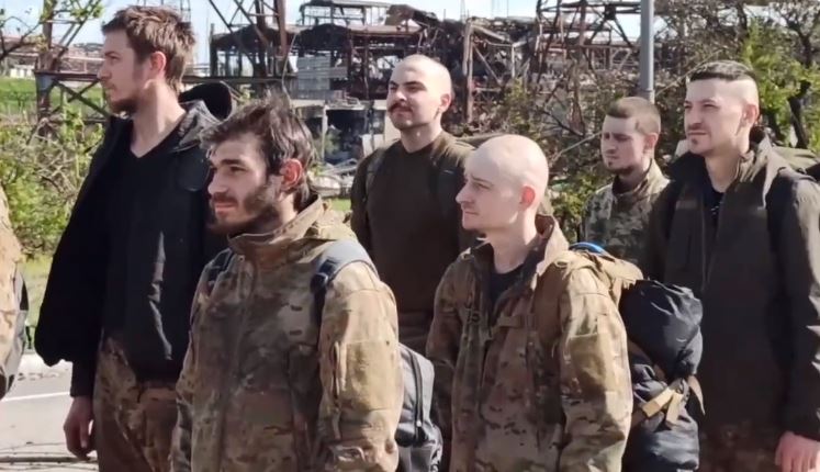 Вака изгледаше предавањето на последните борци од Азовстал (ВИДЕО)