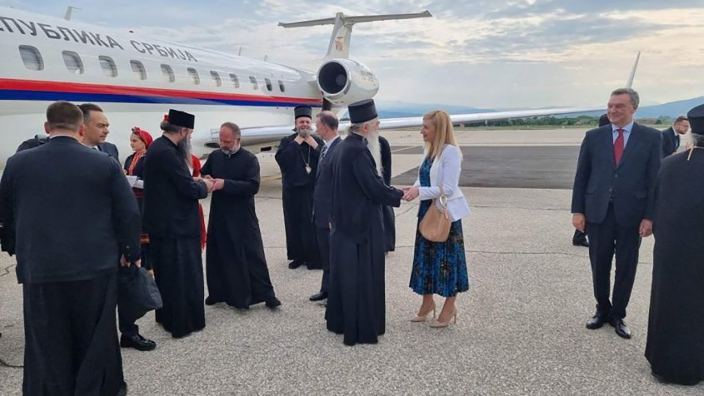 Патријархот и делегацијата на СПЦ во Скопје отпатуваа со владин авион, цената се крие