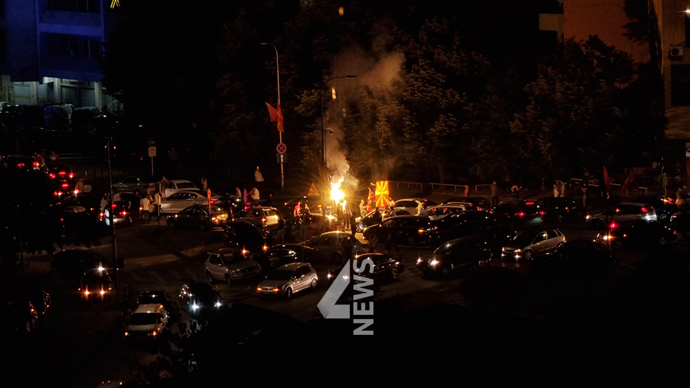 ВИДЕО: Матуранти го „запалија“ Скопје