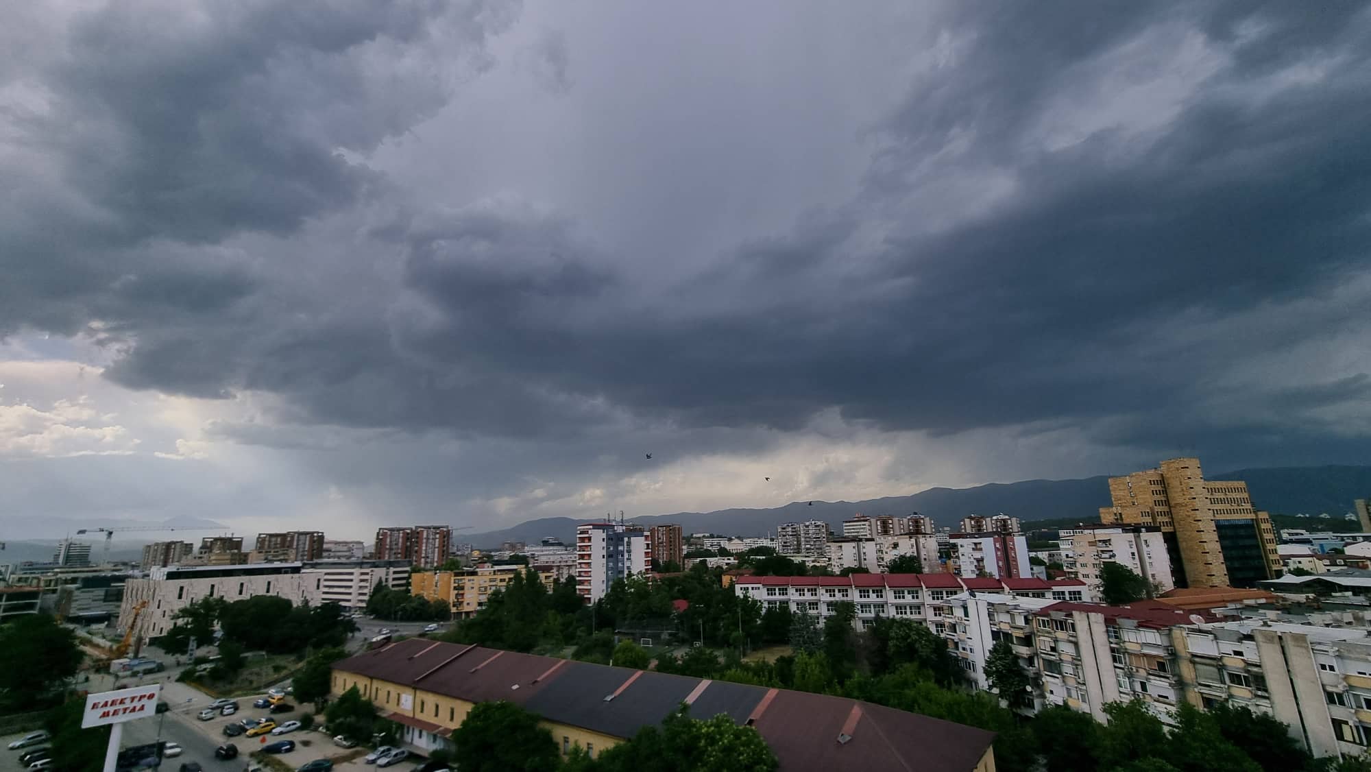 НОВО НЕВРЕМЕ КОН МАКЕДОНИЈА: Дожд, грмежи и засилен ветер
