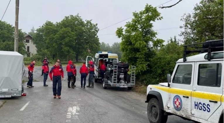 Магла и дожд ја отежнува акцијата за пронаоѓање на паднатиот авион: „Пилотот не требало да полета на вакво време“