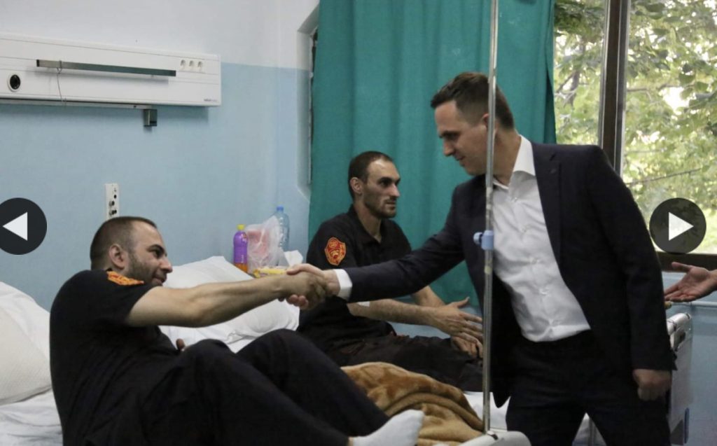 Касами во посета на повредените пожарникари: Потребни сте на градот и на тетовчани!