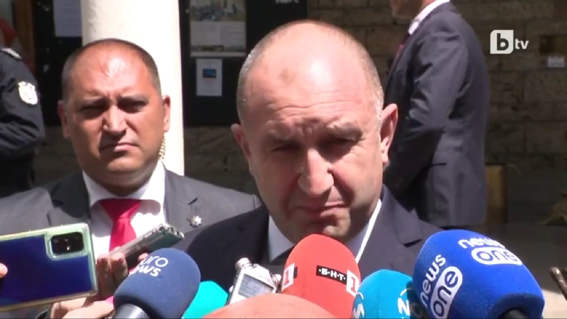 Бугарскиот претседател Радев: Колку поодговорно се држиме кон принципите толку послено ќе биде за решение со РС Македонија