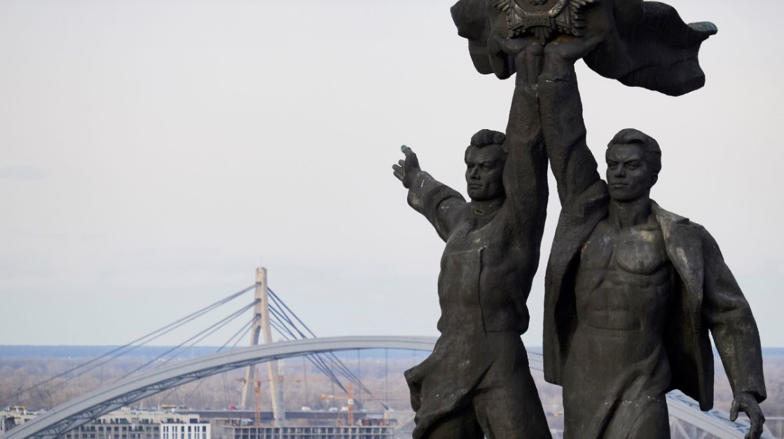 Киев го преименуваше споменикот на пријателството со Русија во споменик на слободата на Украинците