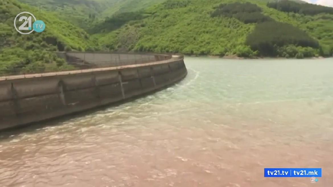 Водата во браната Липково поцрвене – надлежните смируваат, нема простор за паника