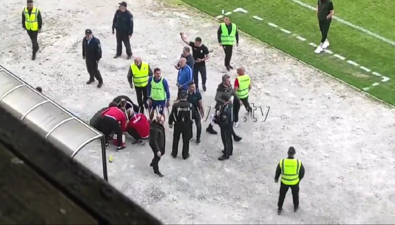 ВИДЕО: На терен повреден играч на ФК Шкупи