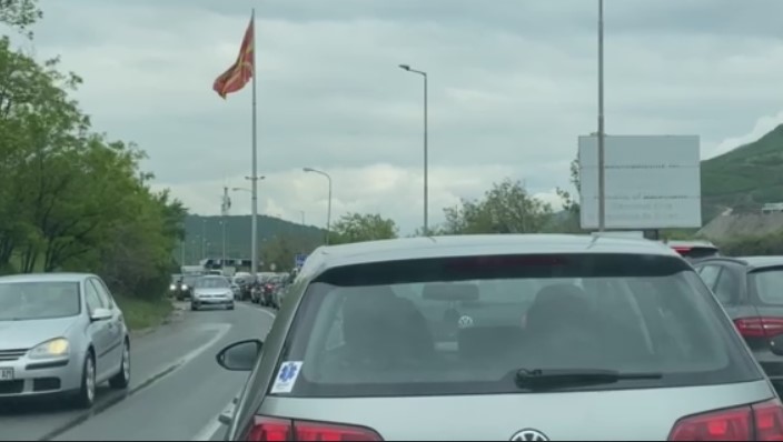 ВИДЕО: Долги колони на ГП „Блаце“ за влез во Македонија