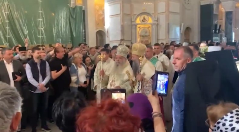 ЗАВРШЕНА ЛИТУРГИЈАТА НА ПОМИРУВАЊЕ ВО ХРАМОТ НА СВЕТИ САВА: Крај на конфликтот меѓу СПЦ и МПЦ