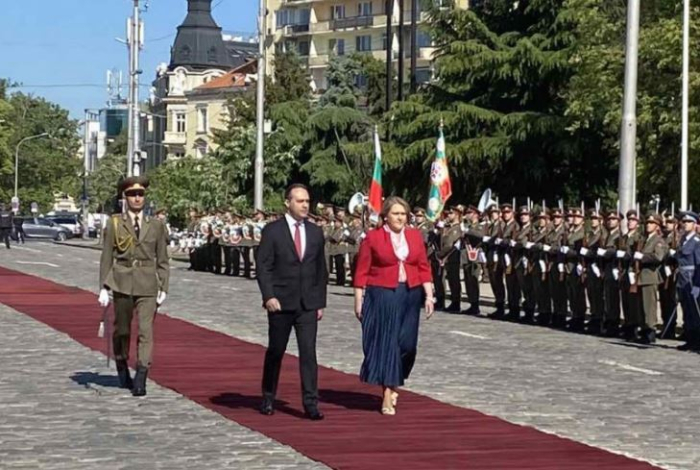 Бугарскиот министер за одбрана Заков ја пречека македонската колешка Петровска
