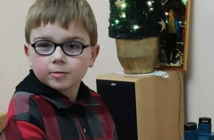 Има само 7 години, а веќе решава задачи за втора година средно – Македон од Тетово доби златен медал