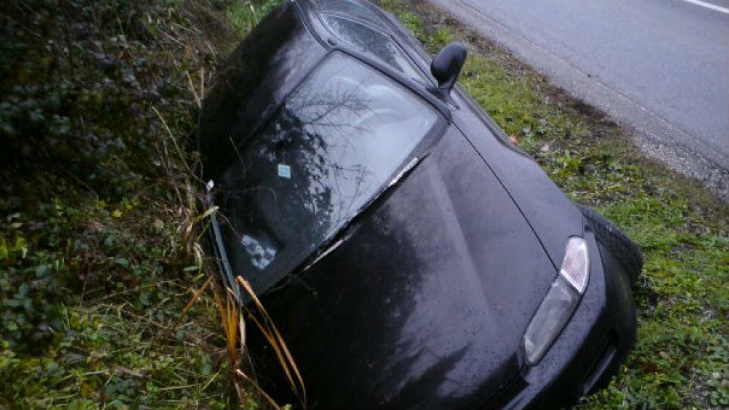 Автомобил излета од патот Охрид – Кичево