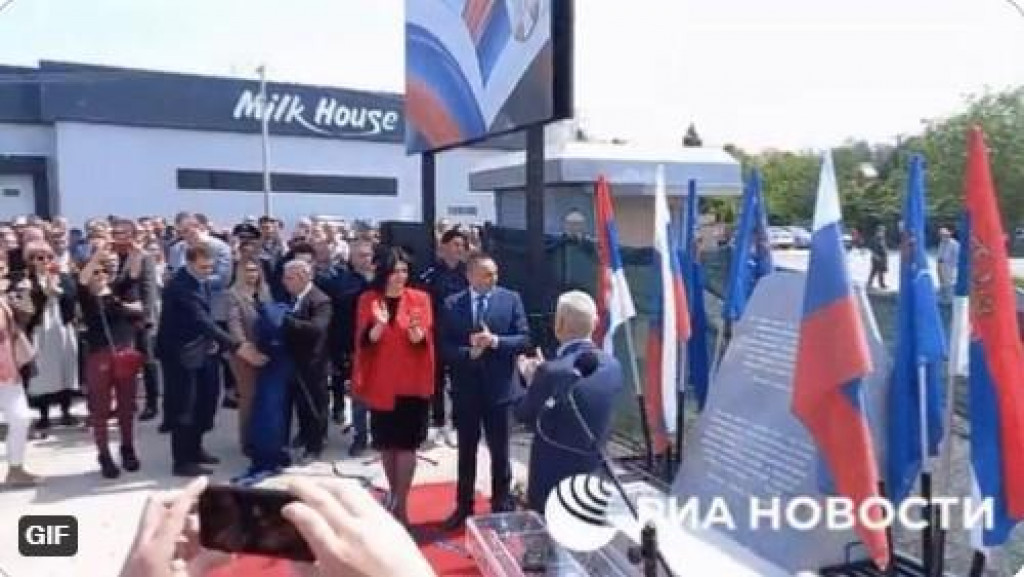 Русите подигнаа споменик во Ниш на загинати советски војници од американски авиони во Втората светска војна
