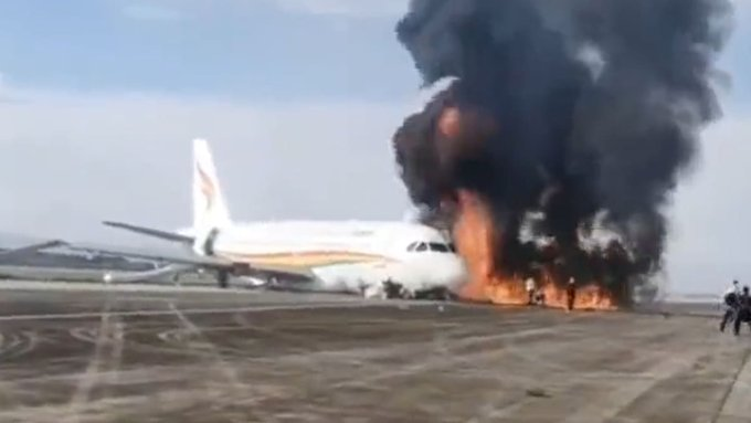 ВИДЕО: Авионот излетал од пистата и се запалил при полетување на аеродром во Кина