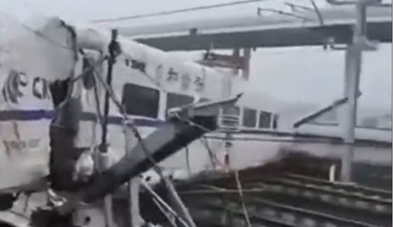 Железничка несреќа во Кина, еден загинат, осуммина повредени