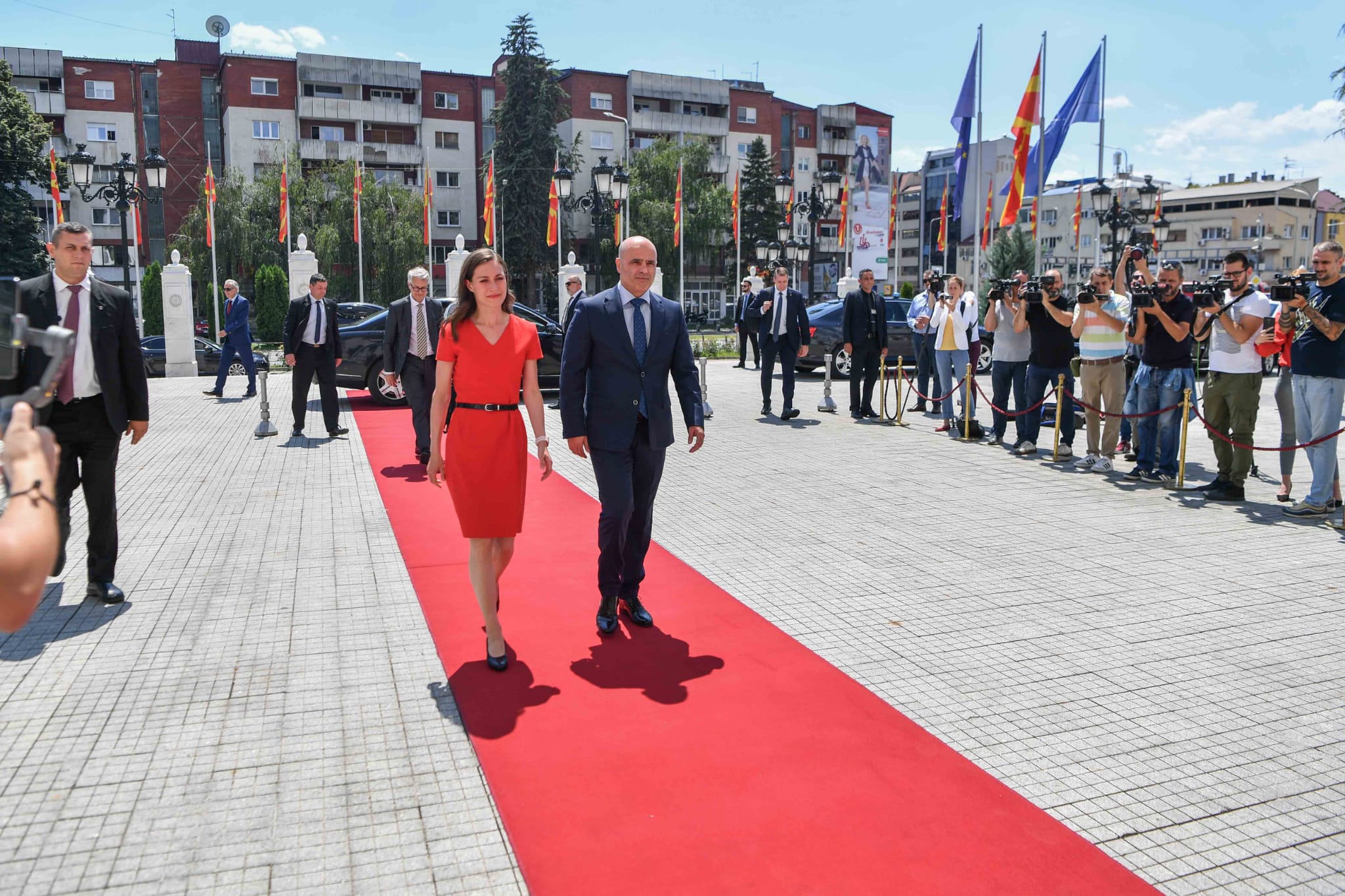 Премиерот Ковачевски ја пречека финската премиерка Марин